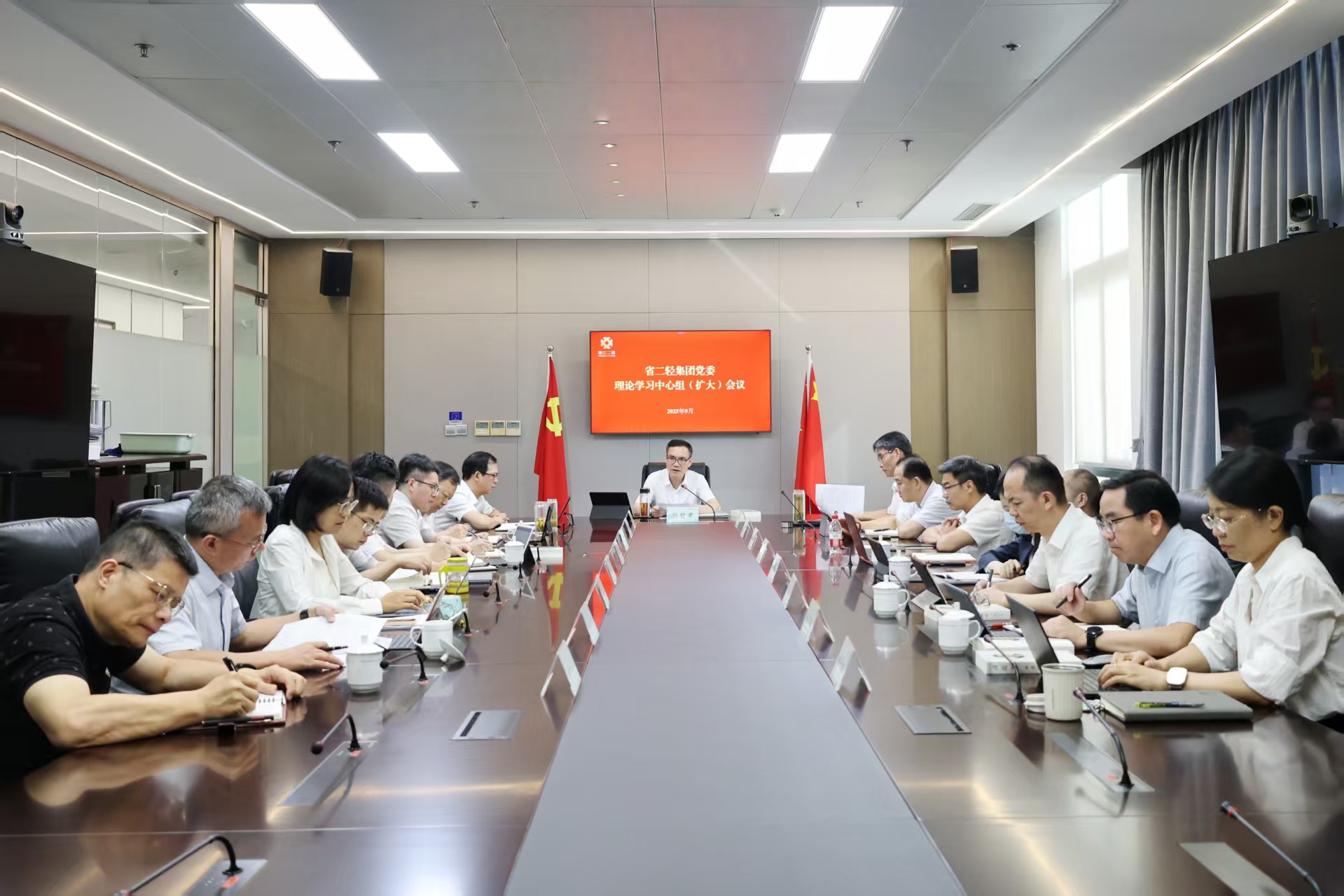 省二輕集團(tuán)黨委理論學(xué)習(xí)中心組召開《習(xí)近平談治國(guó)理政》第五卷、習(xí)近平文化思想專題學(xué)習(xí)會(huì)