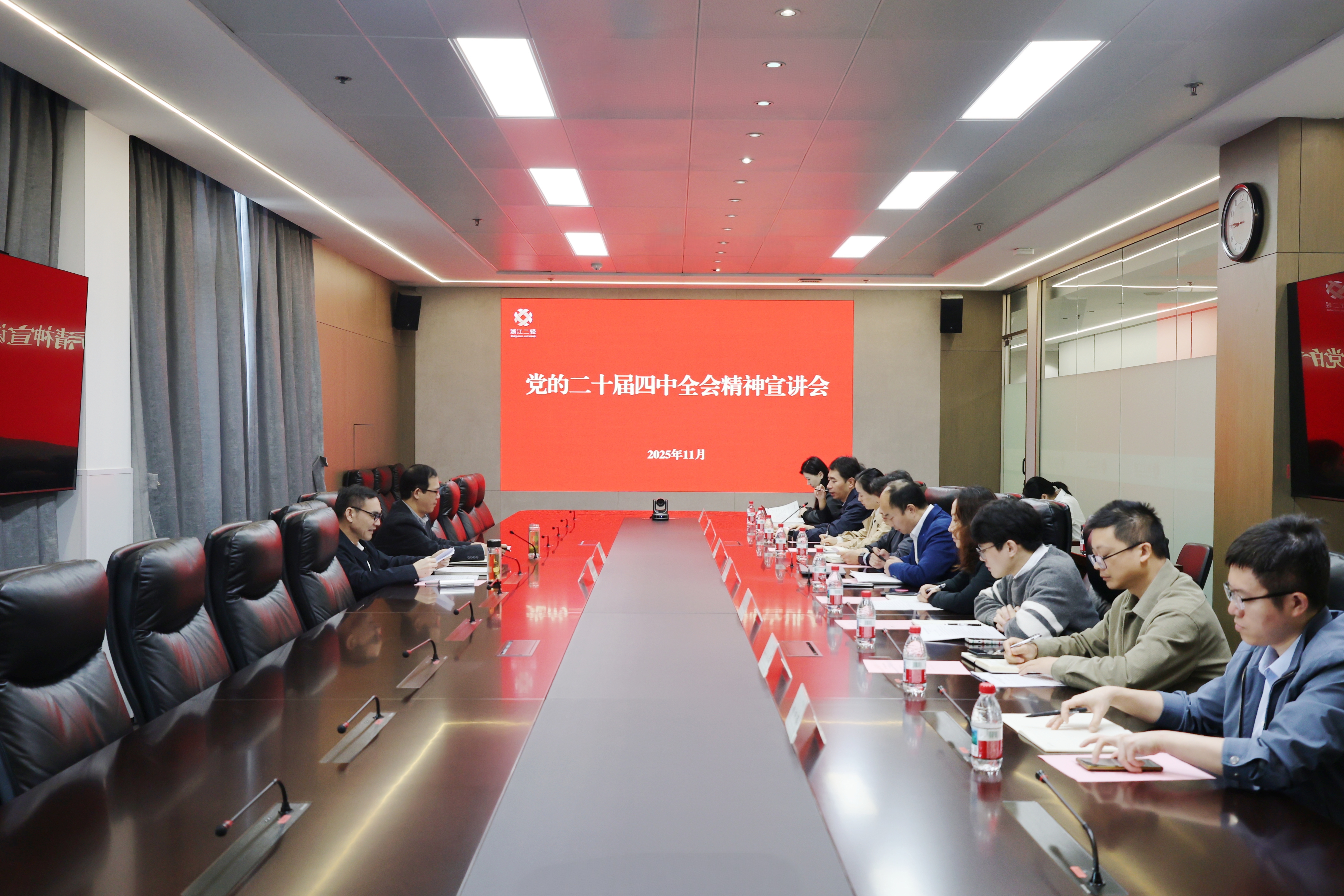 孫哲君向高層次人才宣講黨的二十屆四中全會精神