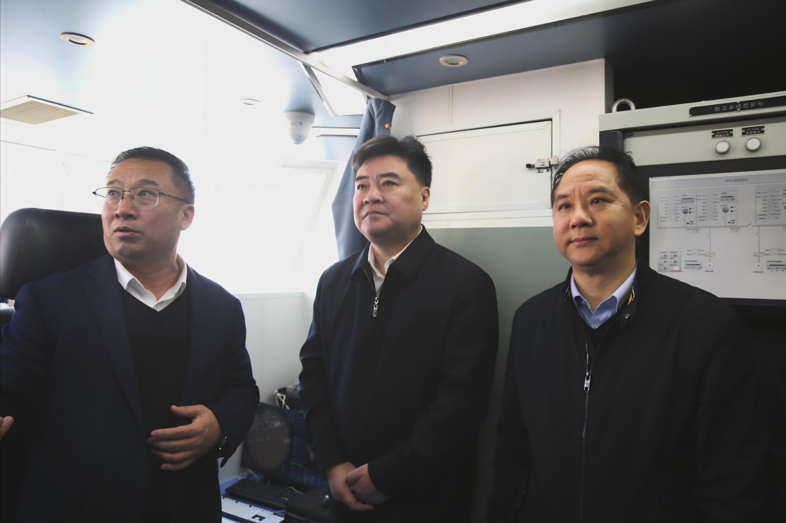 1732793434170506.jpg 何忠偉一行調(diào)研省二輕集團百噸級無人船項目(圖片).jpg