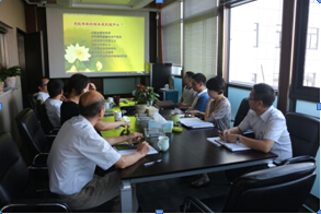 二輕商業(yè)公司黨總支組織“三嚴三實”專題教育第一專題學習研討