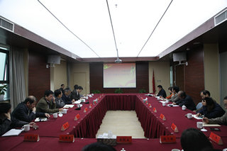 集團(tuán)公司黨委中心組召開“三嚴(yán)三實(shí)”專題教育第三專題學(xué)習(xí)研討會