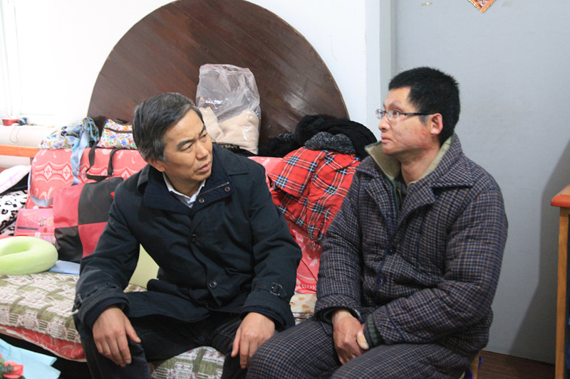 親切的慰問，溫暖的關懷<br/>——集團公司領導走訪慰問困難職工