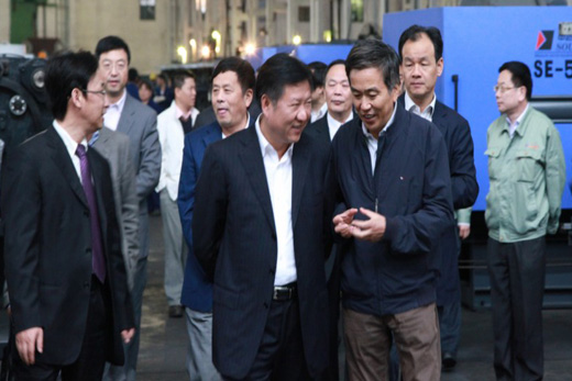 毛光烈副省長一行視察申達公司