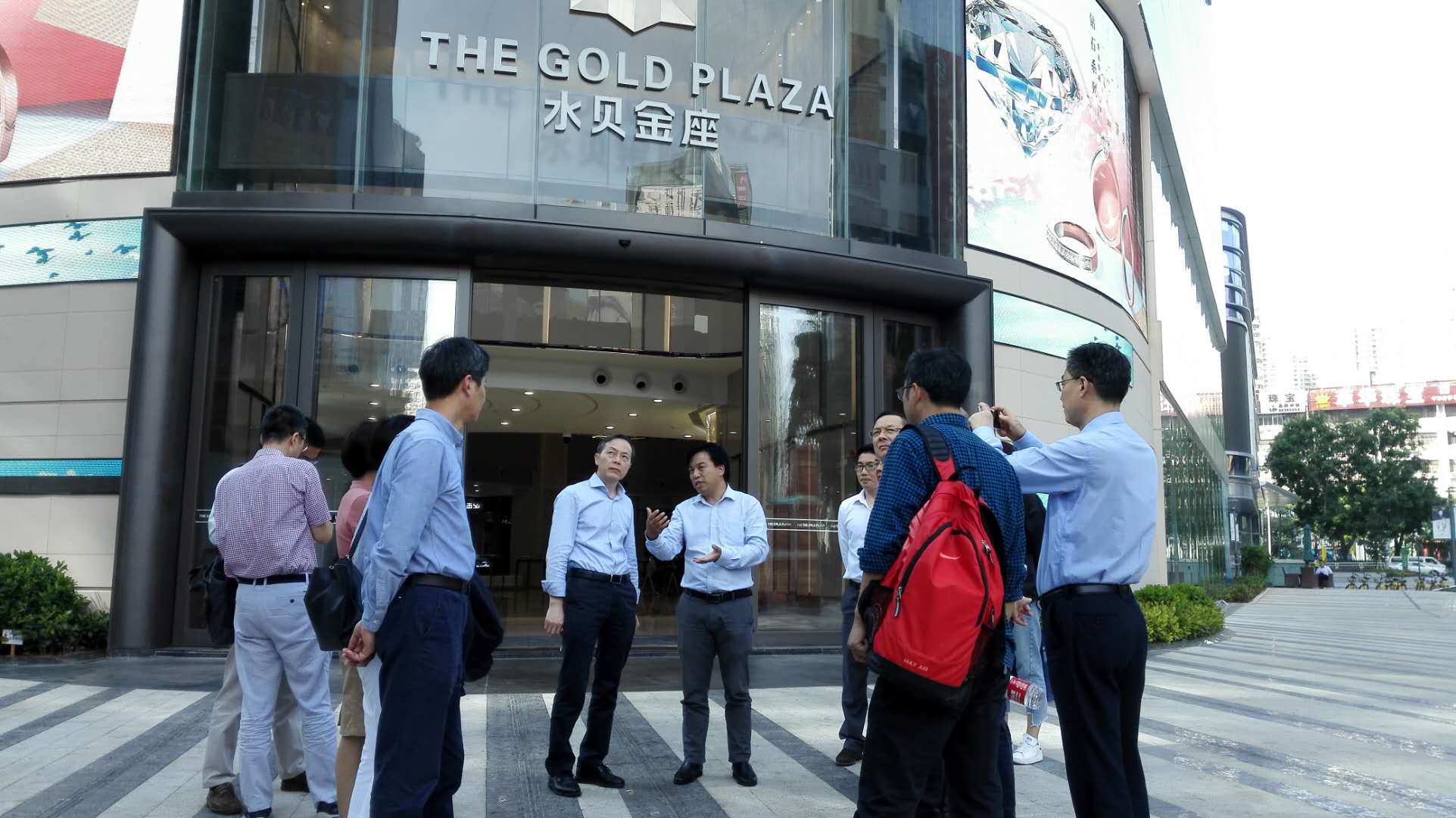 集團(tuán)公司黨委書記、總經(jīng)理虞岳明帶隊(duì)考察深圳工藝美術(shù)行業(yè)