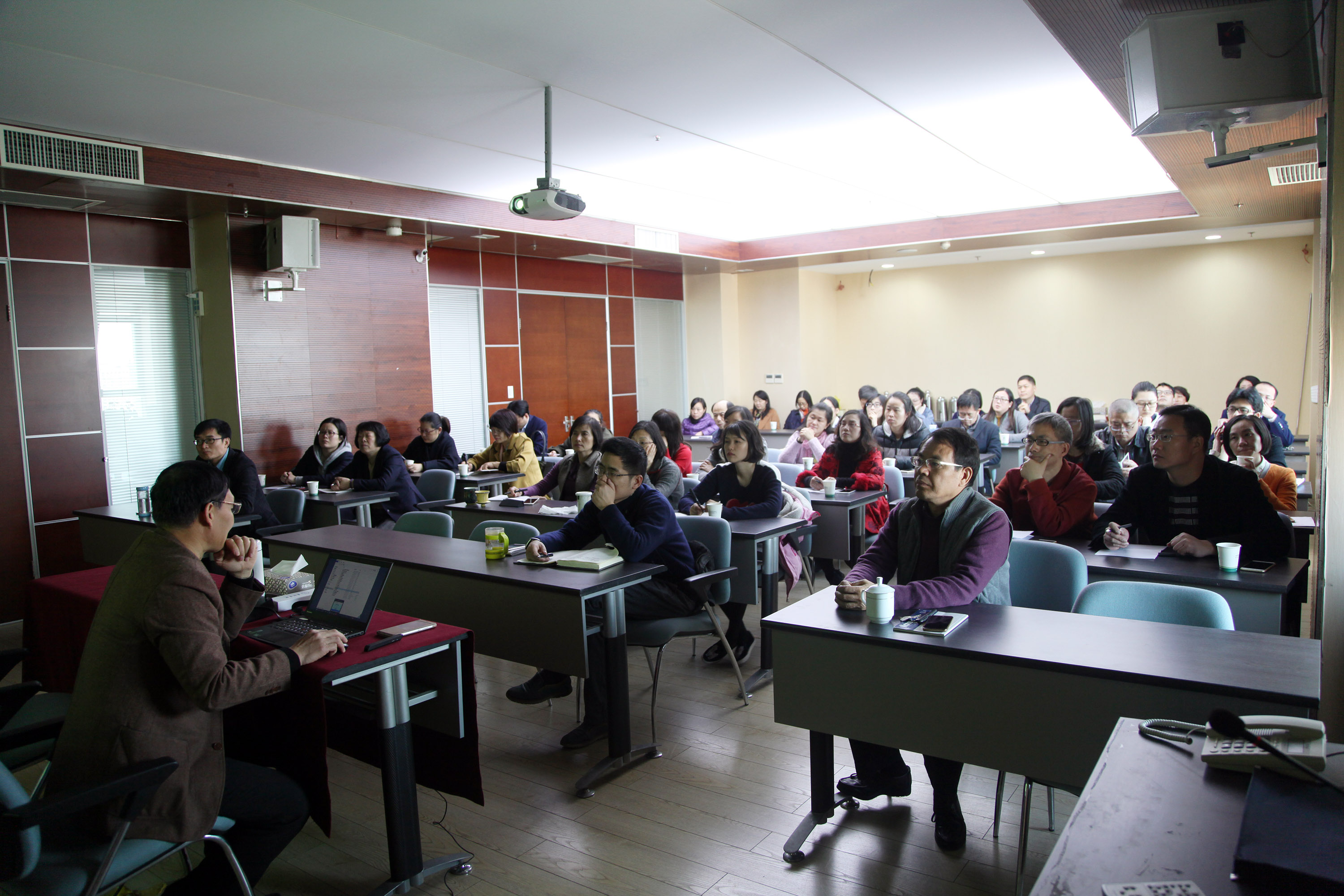 提升財(cái)務(wù)專業(yè)技能，助力“雙輪驅(qū)動(dòng)”戰(zhàn)略——集團(tuán)公司舉辦財(cái)務(wù)培訓(xùn)會(huì)議