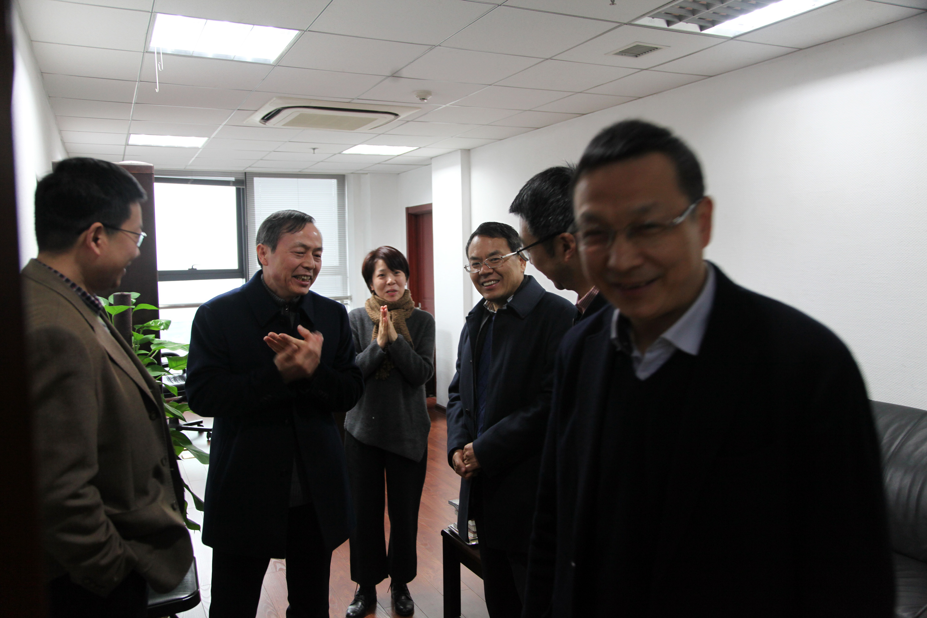 集團公司領(lǐng)導(dǎo)新年上班第一天走訪慰問干部員工