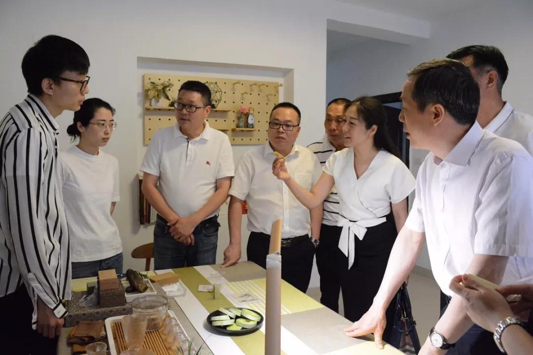 集團公司黨委書記總經理虞岳明一行赴青田考察石雕產業(yè)