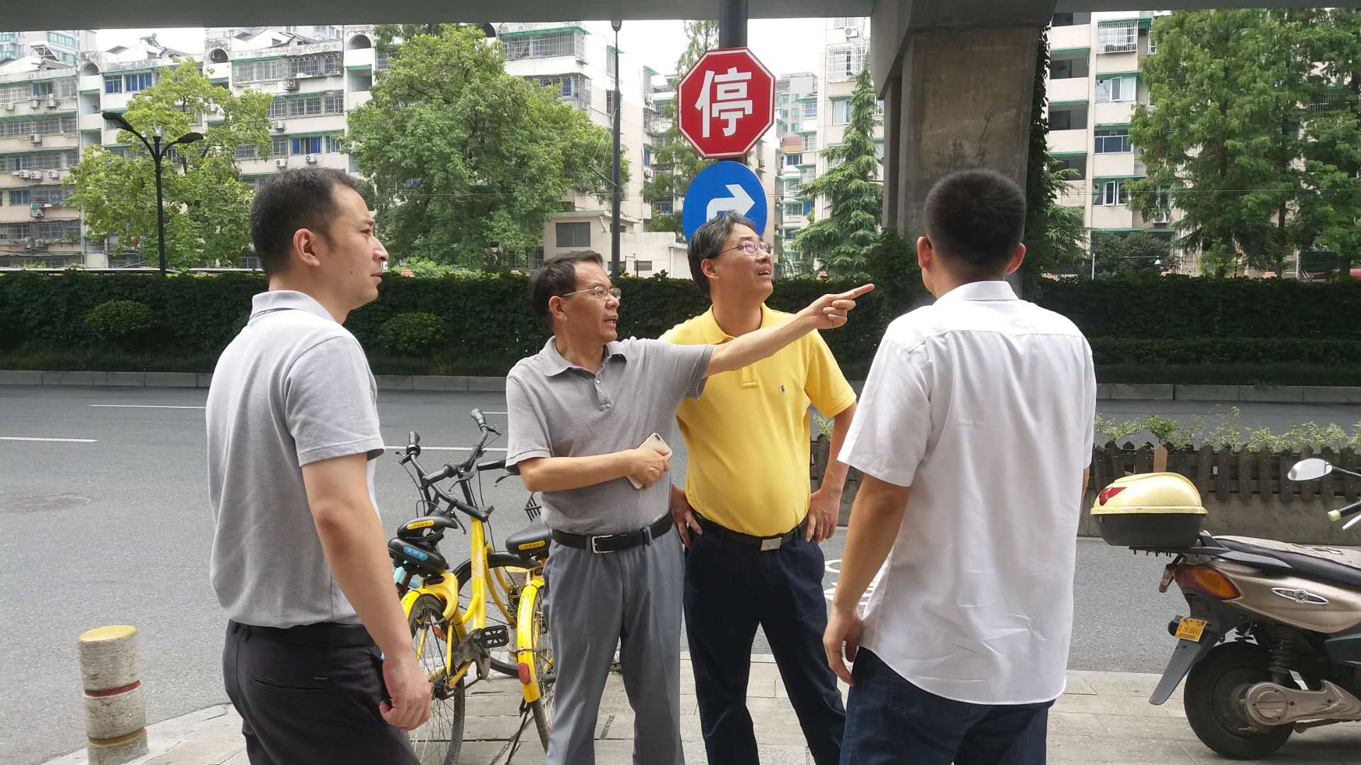 集團(tuán)公司副總經(jīng)理徐旭陽赴商業(yè)公司和德清申達(dá)基建施工現(xiàn)場(chǎng)開展安全檢查