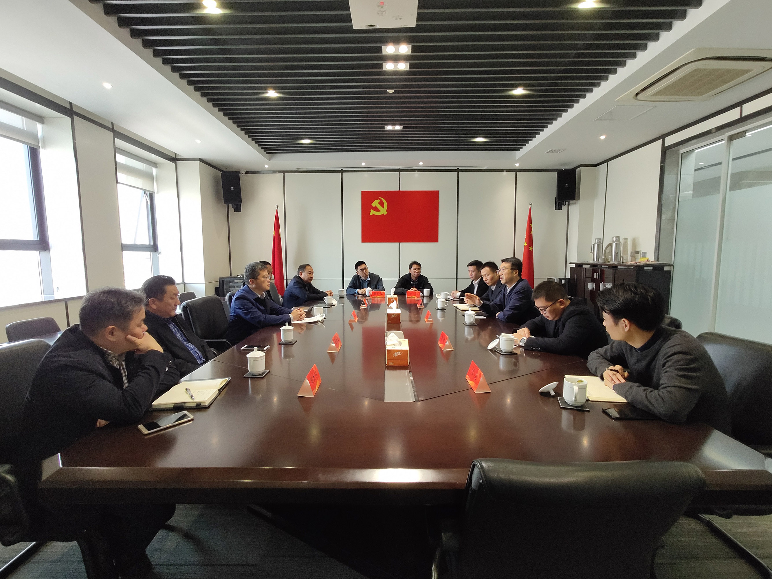 霍山縣縣委書(shū)記項(xiàng)躍文一行來(lái)集團(tuán)公司考察交流