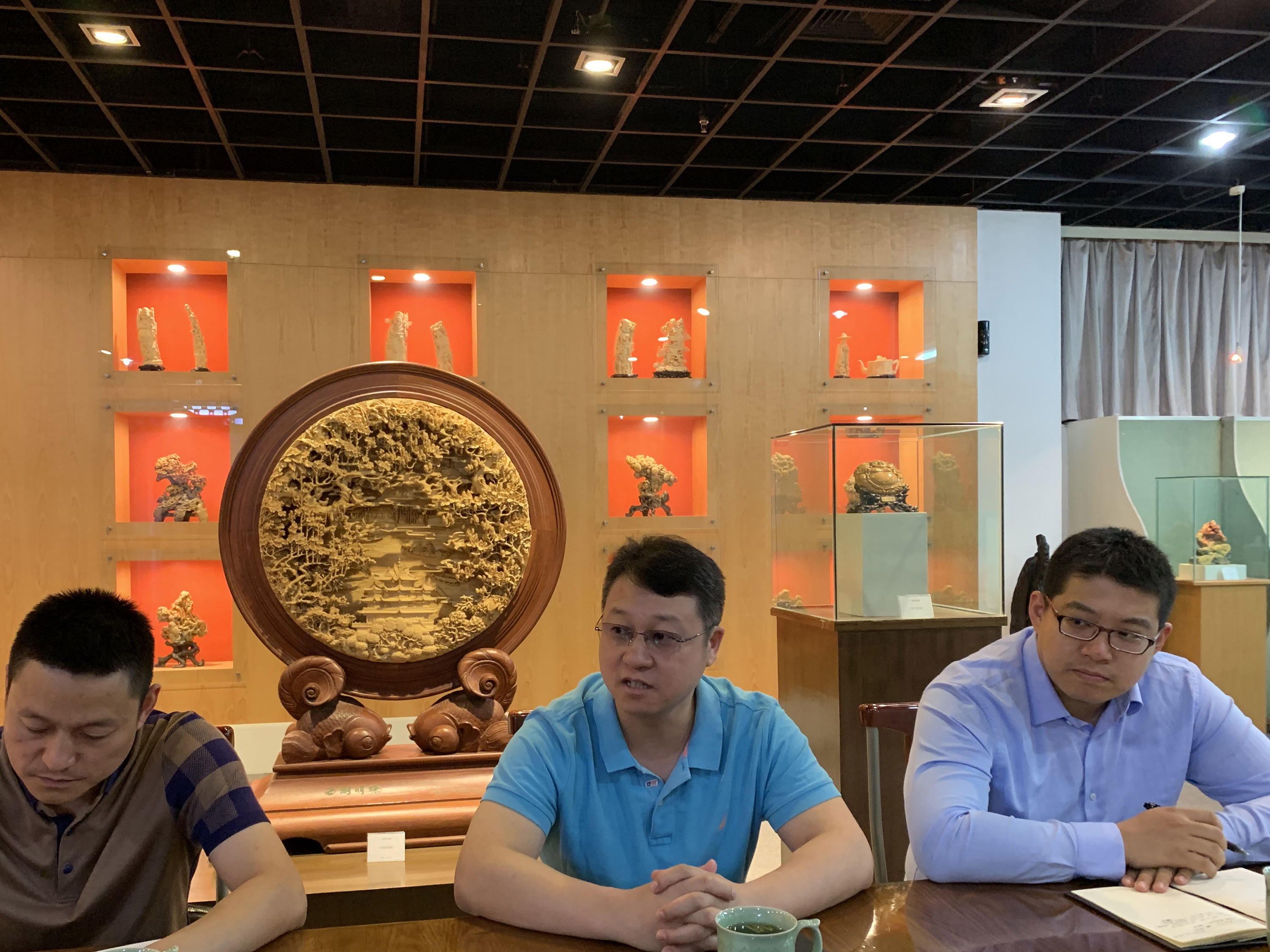 北京工美領導訪問省工藝品公司