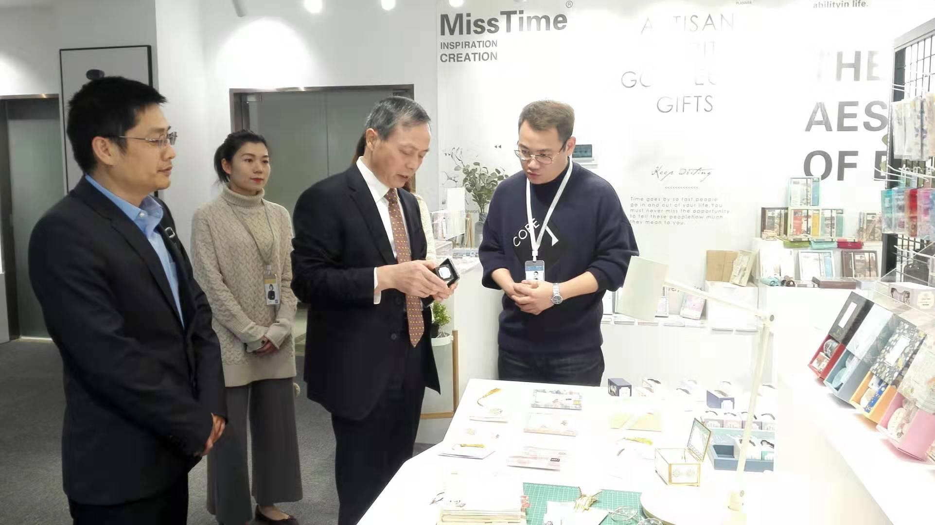 集團(tuán)公司黨委書記、董事長虞岳明赴拾光藝創(chuàng)調(diào)研