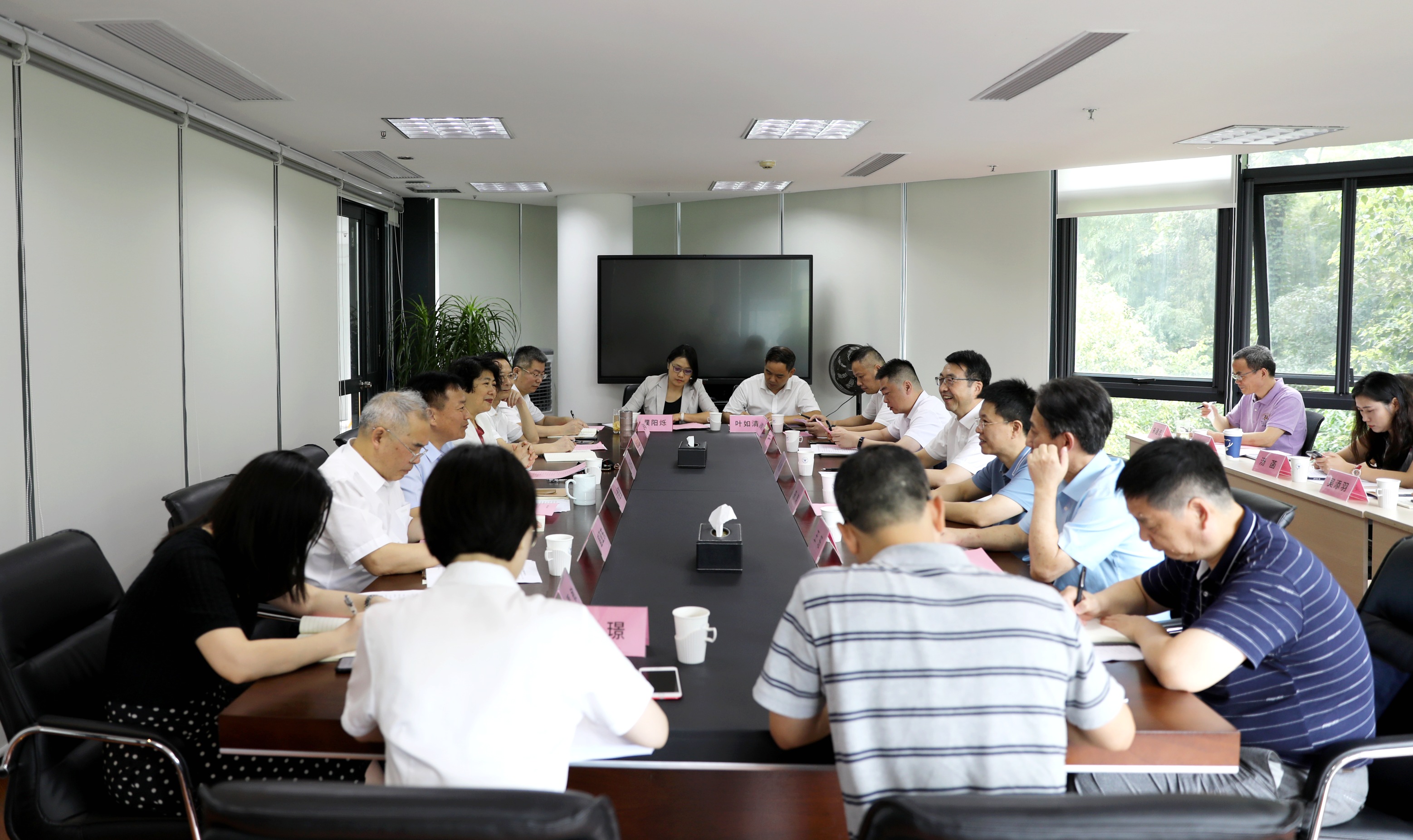 省二輕集團(tuán)與浙大控股集團(tuán)成功舉行戰(zhàn)略合作交流會