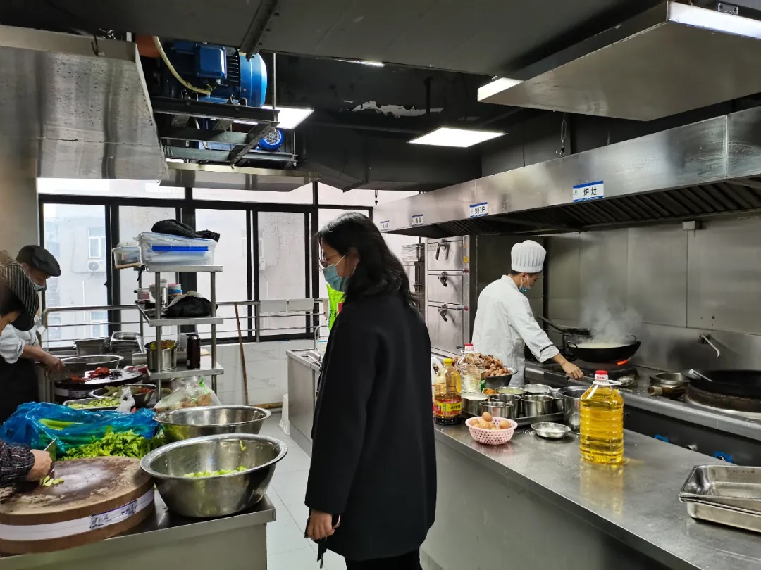 疫情防控“嚴”字當頭，平凡堅守“暖”在心窩