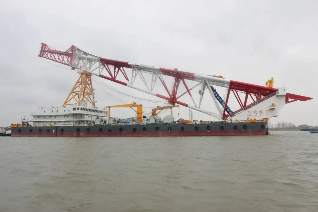 超大型專(zhuān)用打樁船號(hào)交付 省二輕集團(tuán)國(guó)瑞科技公司配備全船套電氣設(shè)備