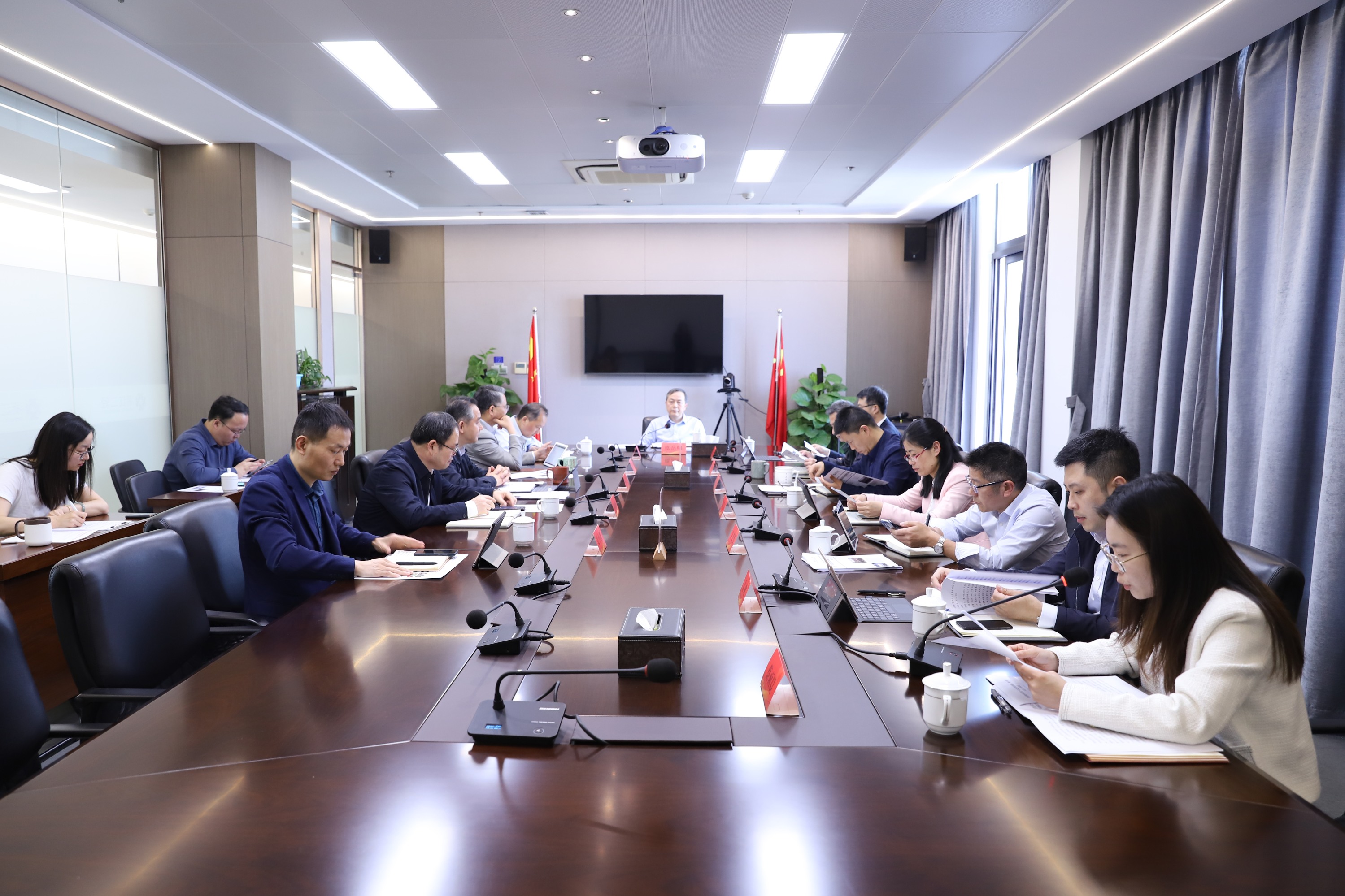 省二輕集團召開黨委會議專題學(xué)習(xí)貫徹習(xí)近平總書記在慶祝中國共產(chǎn)主義青年團成立100周年大會上的重要講話精神