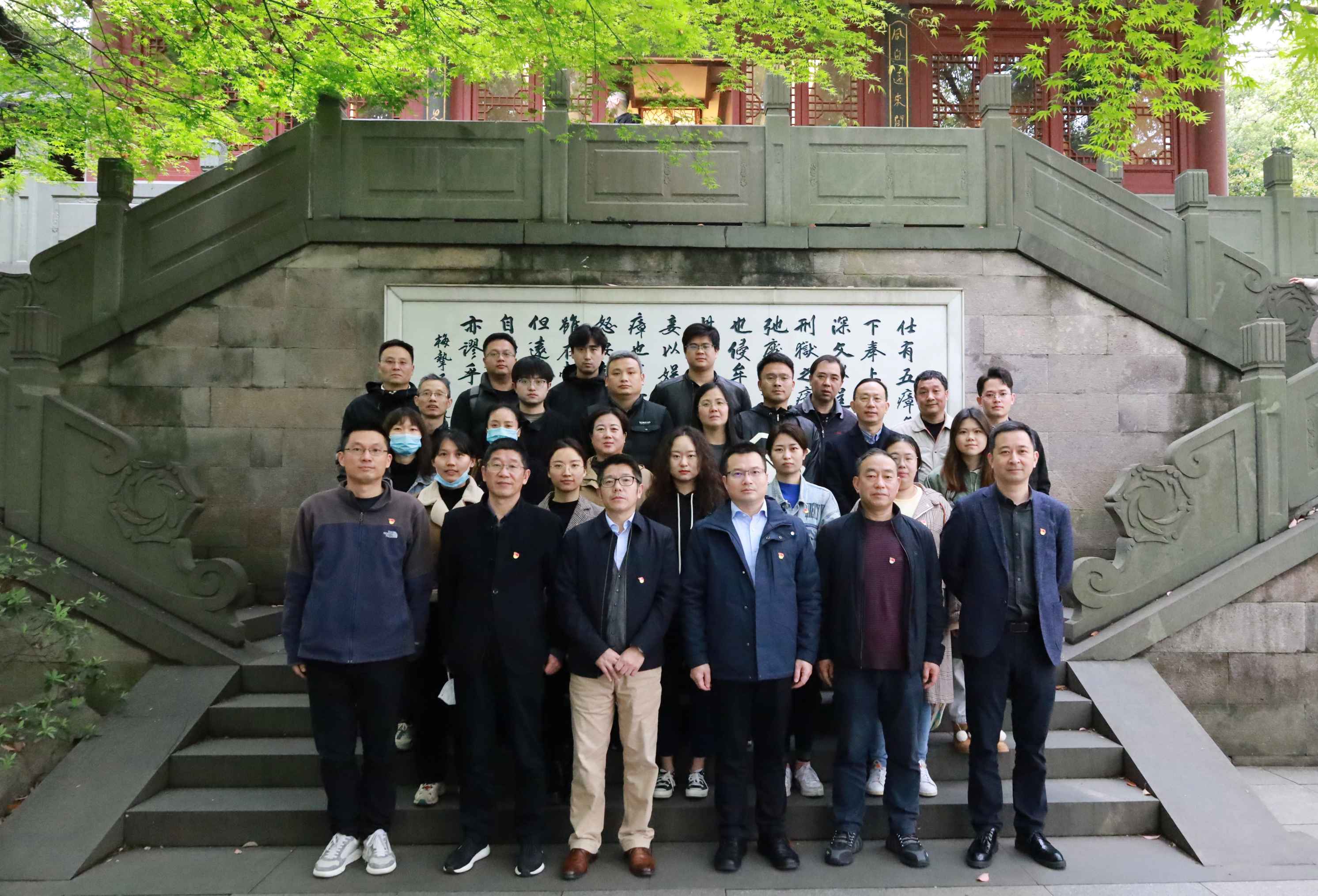 商業(yè)公司黨總支開展“強化黨性修養(yǎng)，永葆清廉本色”警示教育活動