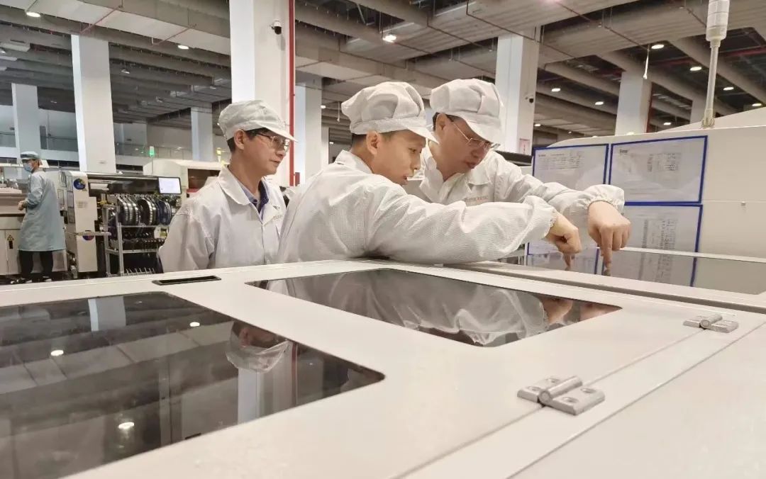 集團(tuán)公司黨委書記、董事長(zhǎng)楊勝杰一行赴紫光恒越調(diào)研智能工廠