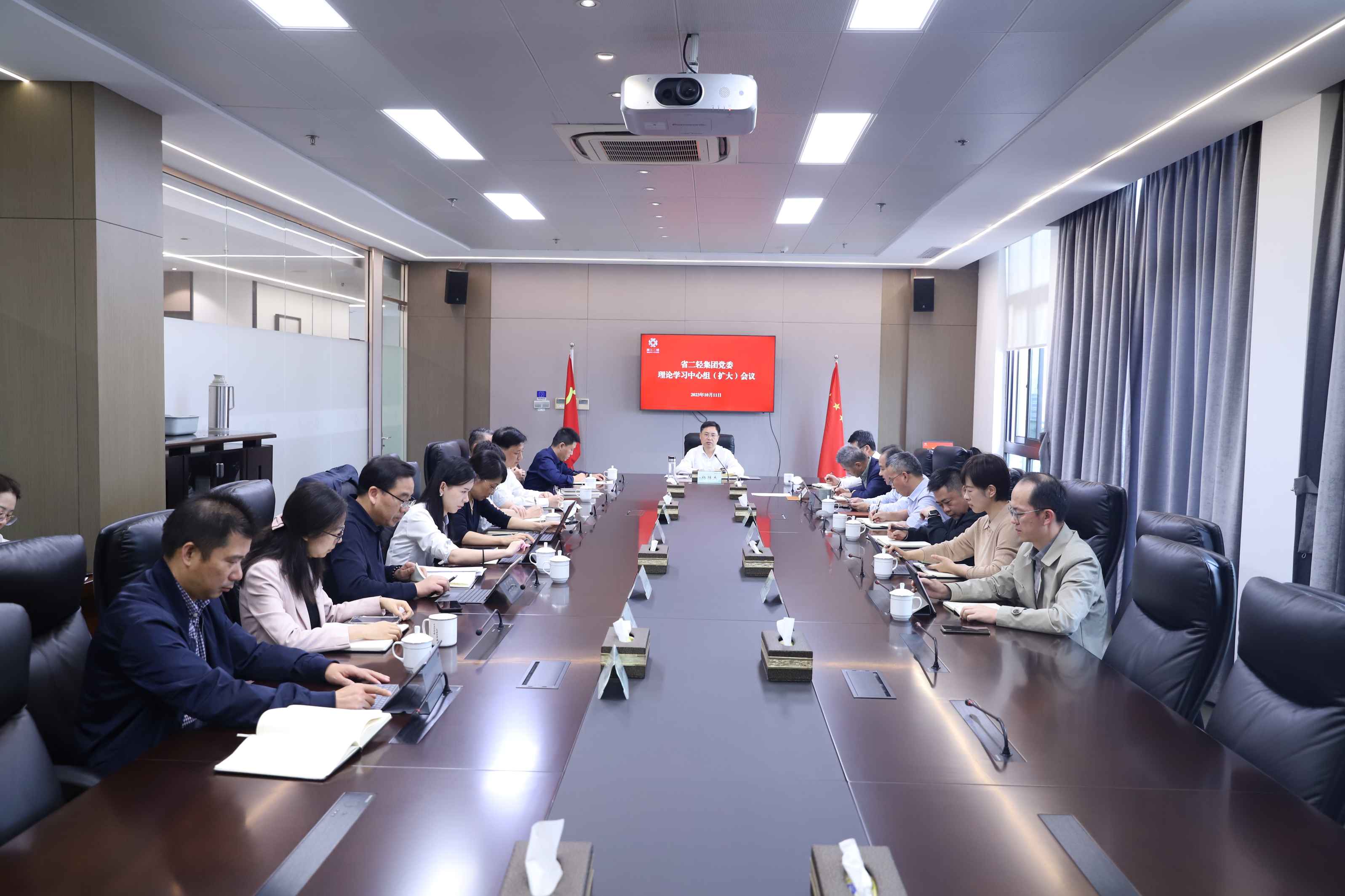 省二輕集團(tuán)黨委理論學(xué)習(xí)中心組專(zhuān)題學(xué)習(xí)貫徹習(xí)近平總書(shū)記考察浙江重要講話精神