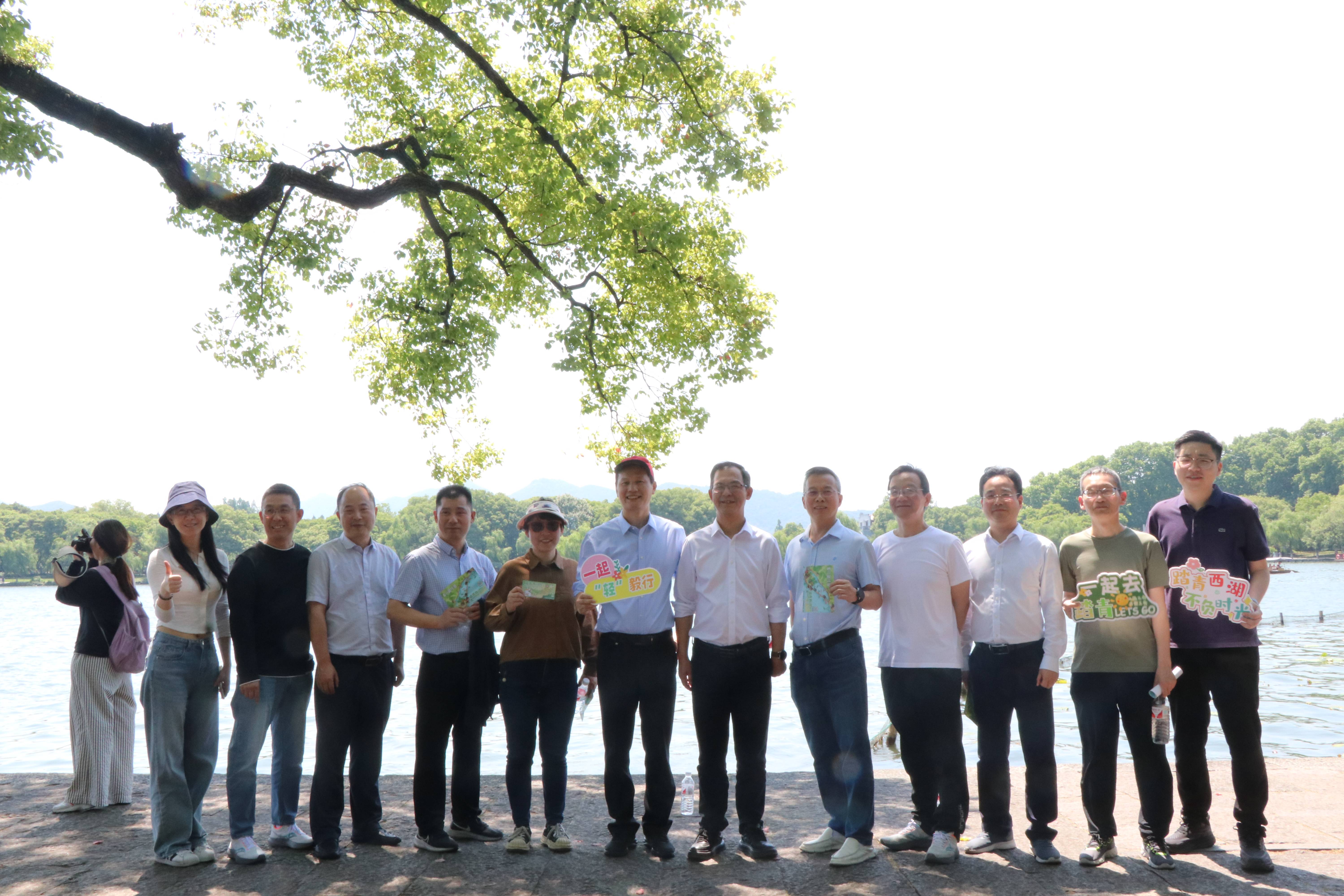 踏青西湖，不負(fù)時光丨省二輕集團(tuán)開展“輕”毅行活動