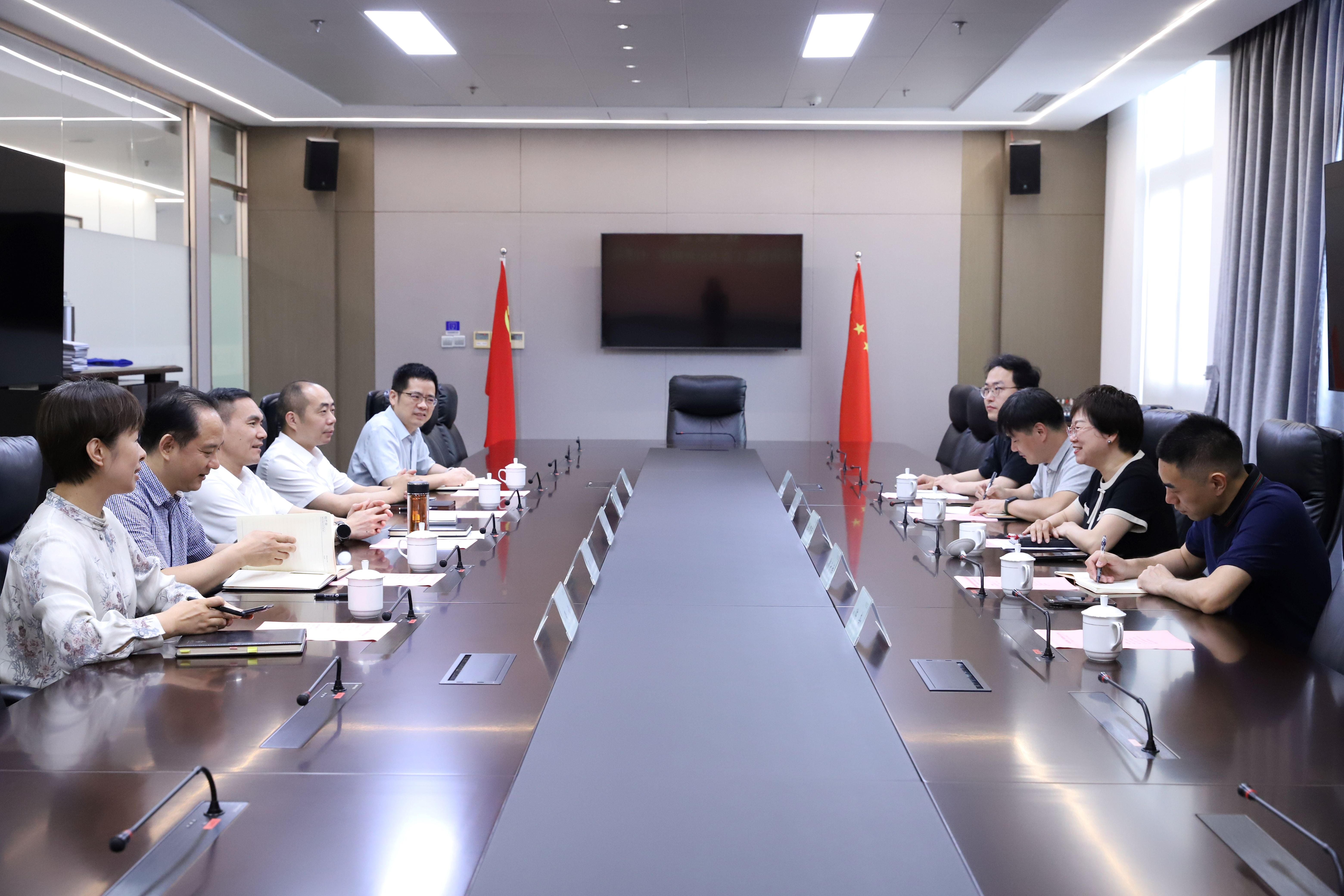 杭州小營(yíng)街道黨工委一行到訪省二輕集團(tuán)