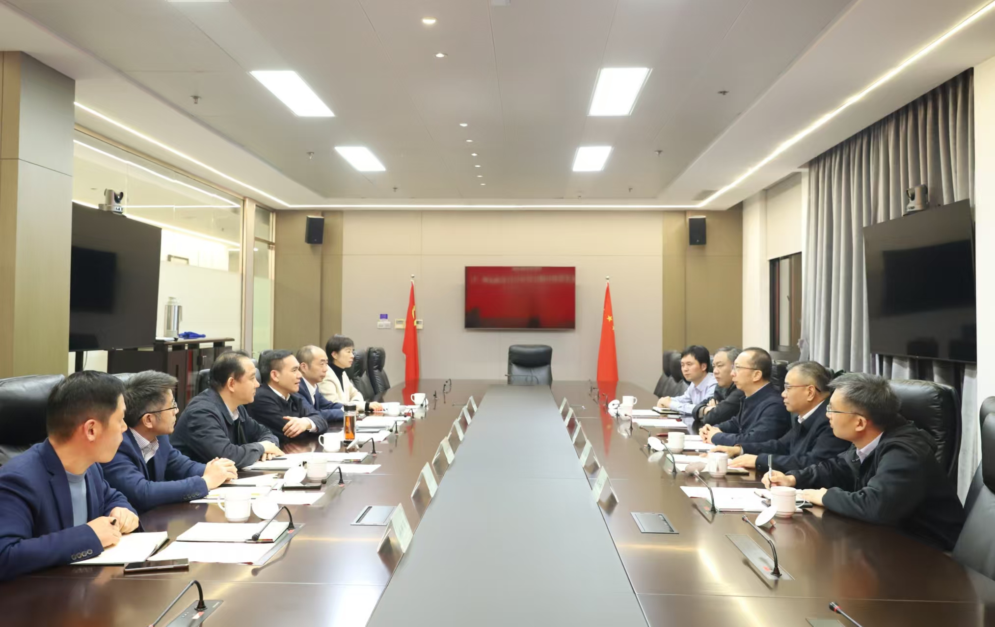 國家開發(fā)銀行浙江省分行楊志明一行到訪省二輕集團