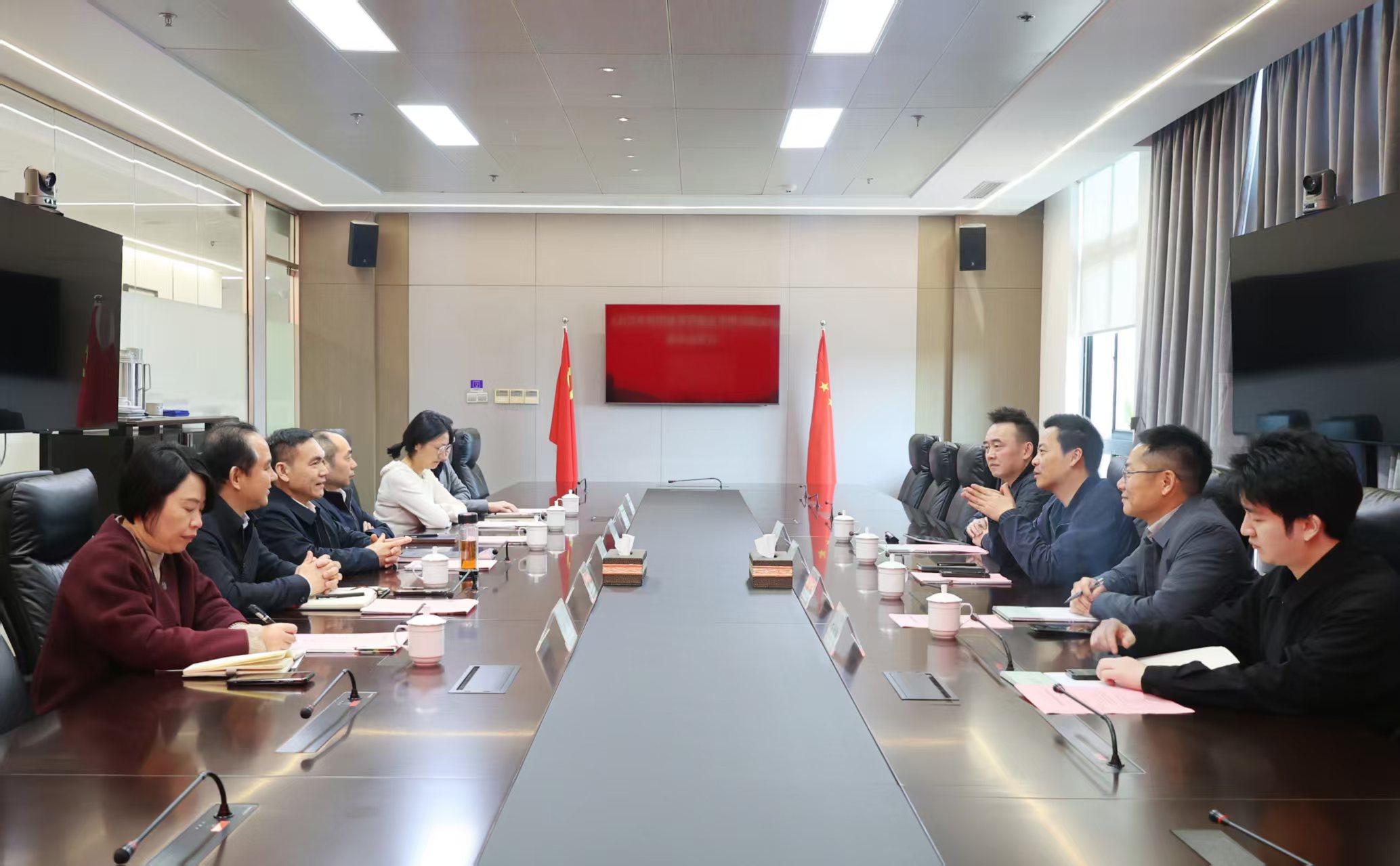 杭州金融投資集團黨委書記、董事長沈立一行到訪省二輕集團