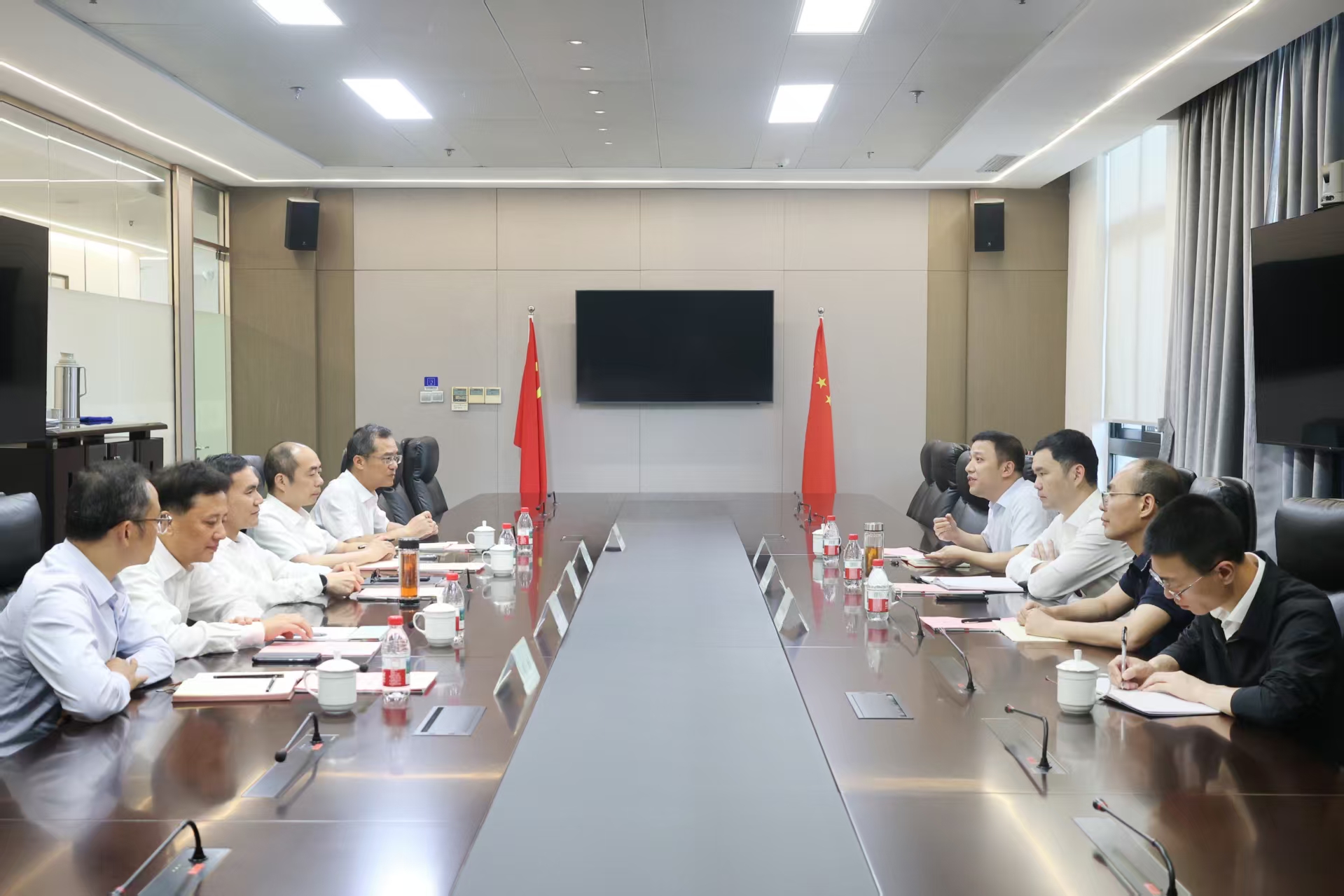 平陽(yáng)縣縣長(zhǎng)陳桂雷一行到訪省二輕集團(tuán)