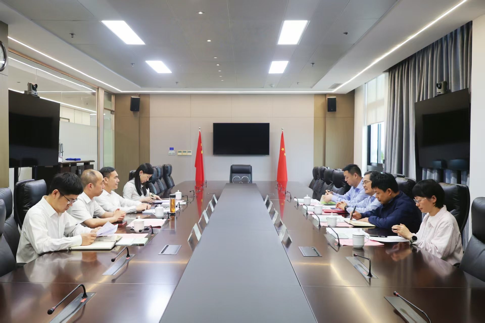 省慈善聯(lián)合總會(huì)副會(huì)長(zhǎng)施利民一行到訪省二輕集團(tuán)